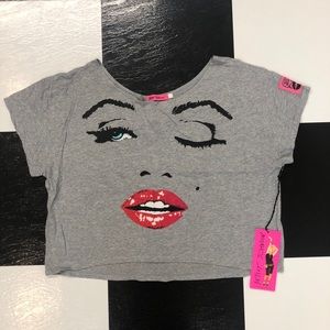 RARE BETSEY JOHNSON HEATHER GREY WINK GRAPHIC TEE